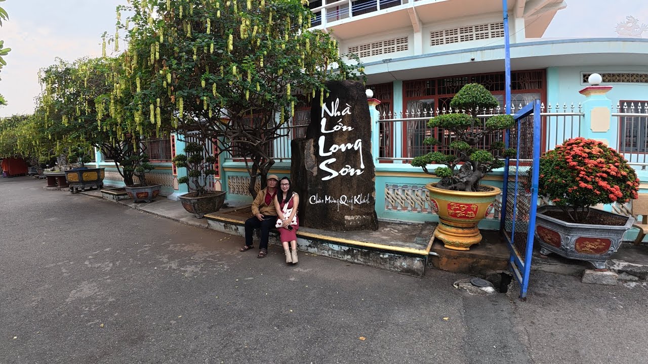 NHÀ LỚN LONG SƠN
