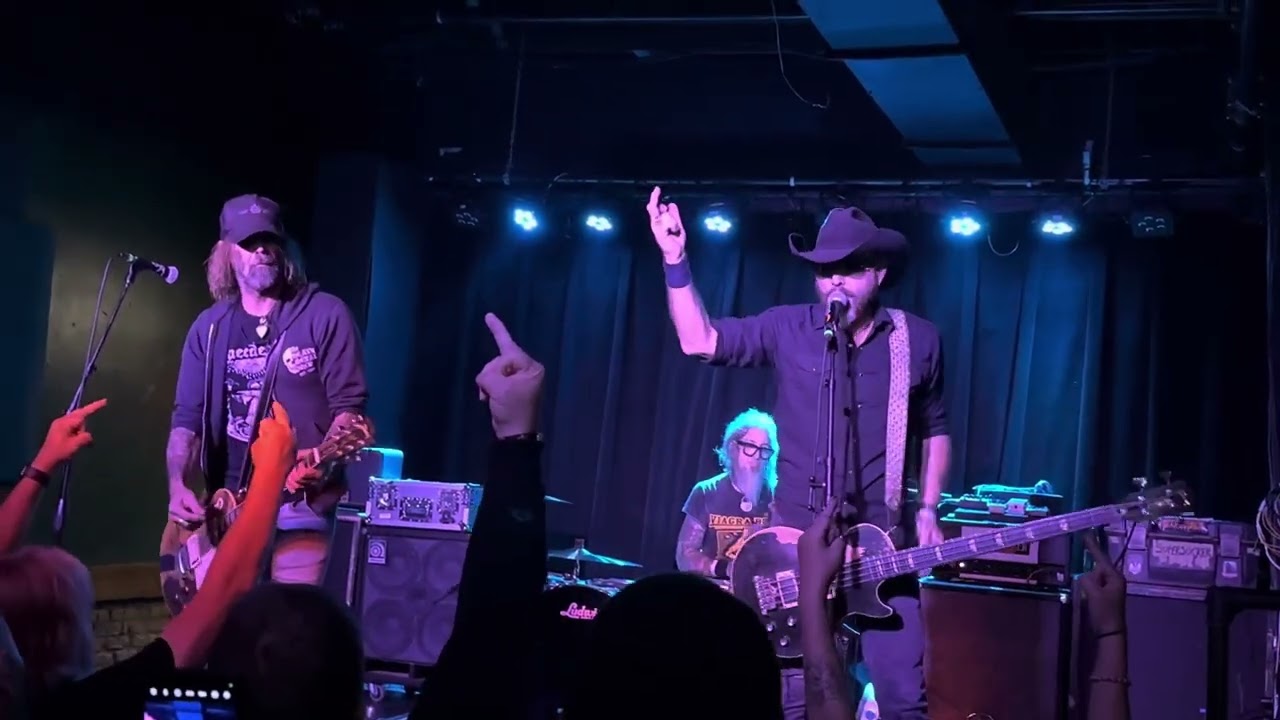 THE SUPERSUCKERS - Born With a Tail LIVE - 11/7/2024 - ST PAUL, MN - Turf Club - 100% ROCK & ROLL!