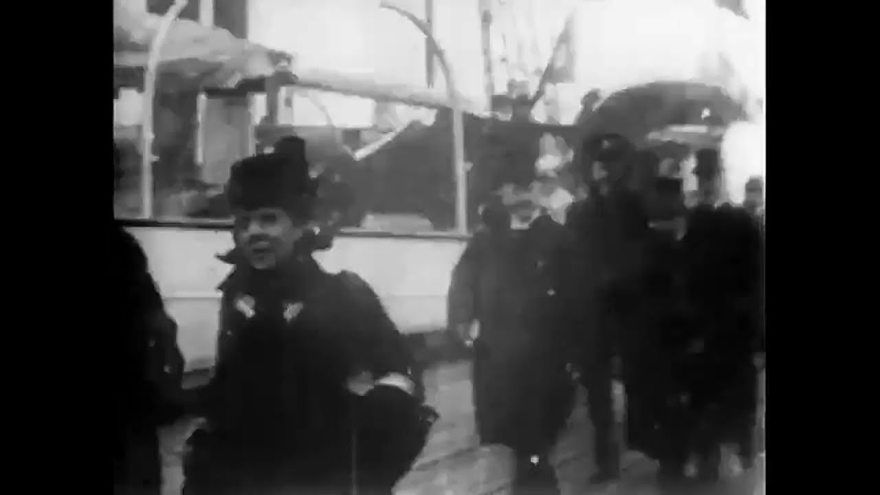 1902 - Arrival of Prince Henry (of Prussia) and President Roosevelt at Shooter's Island - Edison