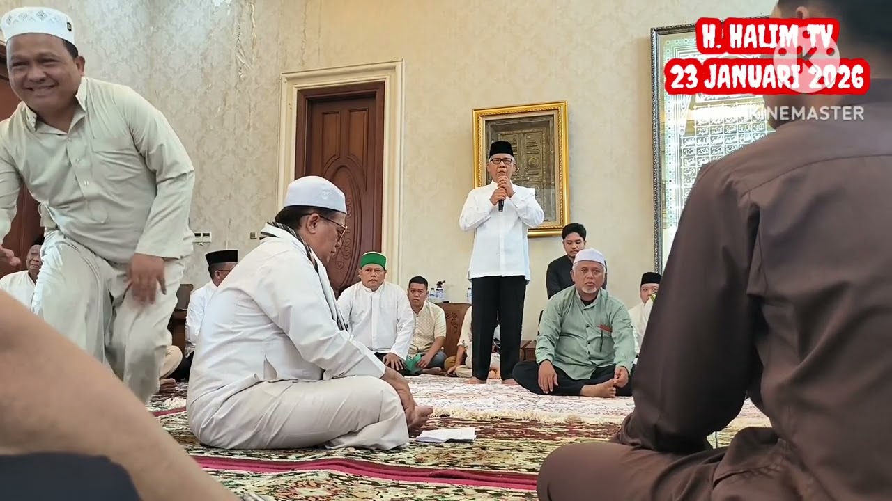 Jenazah Haji Halim akan dilepas dari Graha Haji Halim sekitar pukul 10.00 WIB menuju Masjid Agung 