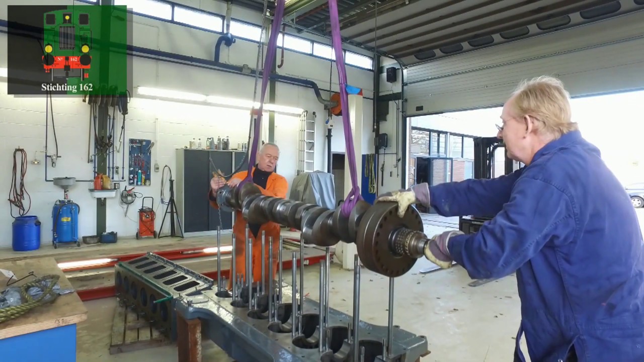 Cleaning of a Gardner 6L3 engine for the WD33 / NS162 loco .