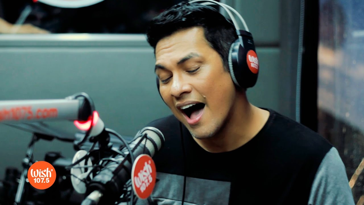 Gary Valenciano performs 