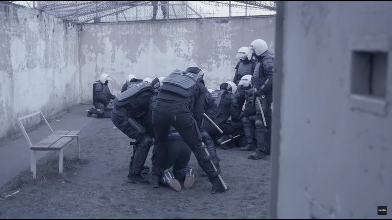 Funkcjonariusze spacyfikowali awanturnik&oacute;w ze spacerniaka! #Służba_Więzienna
