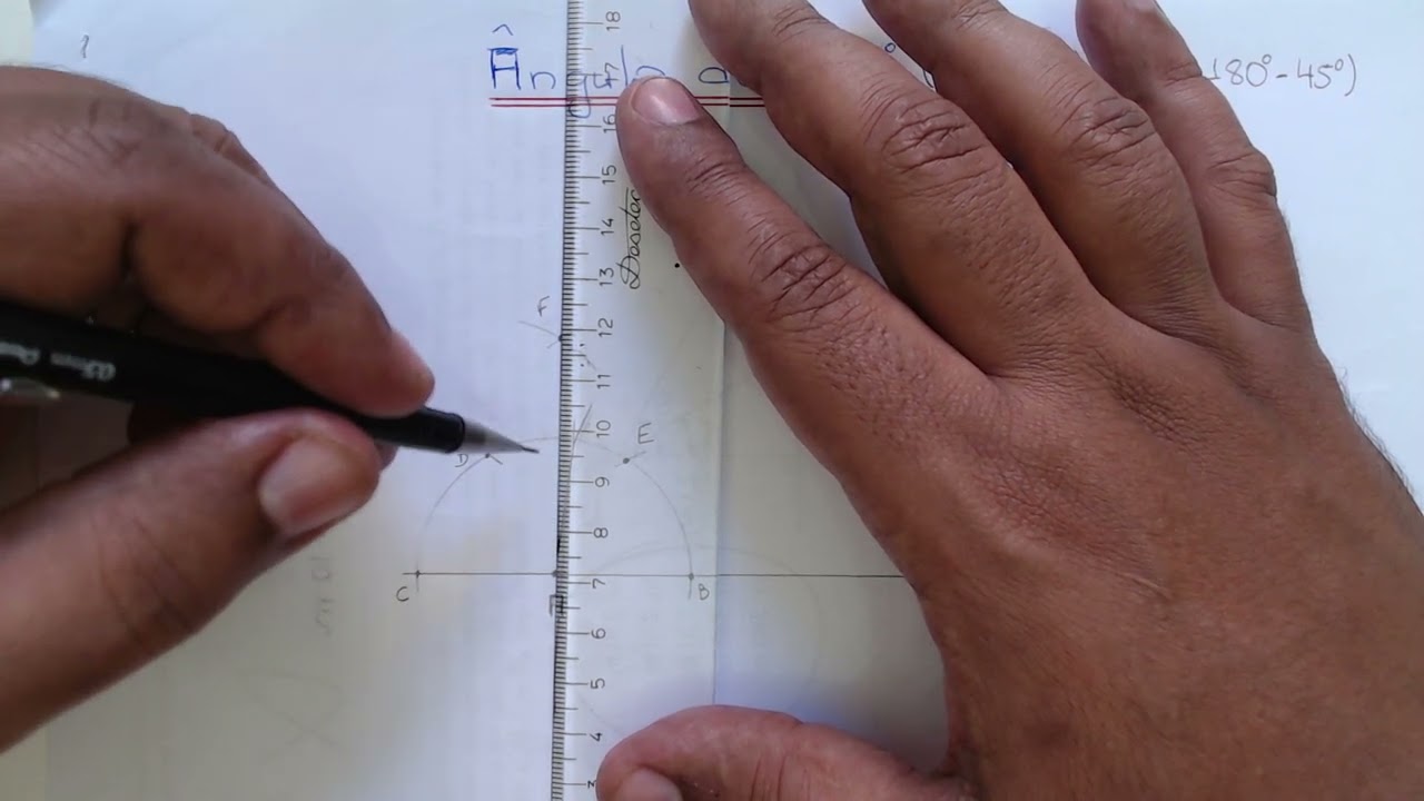Como fazer um ângulo de 135° com régua e compasso.