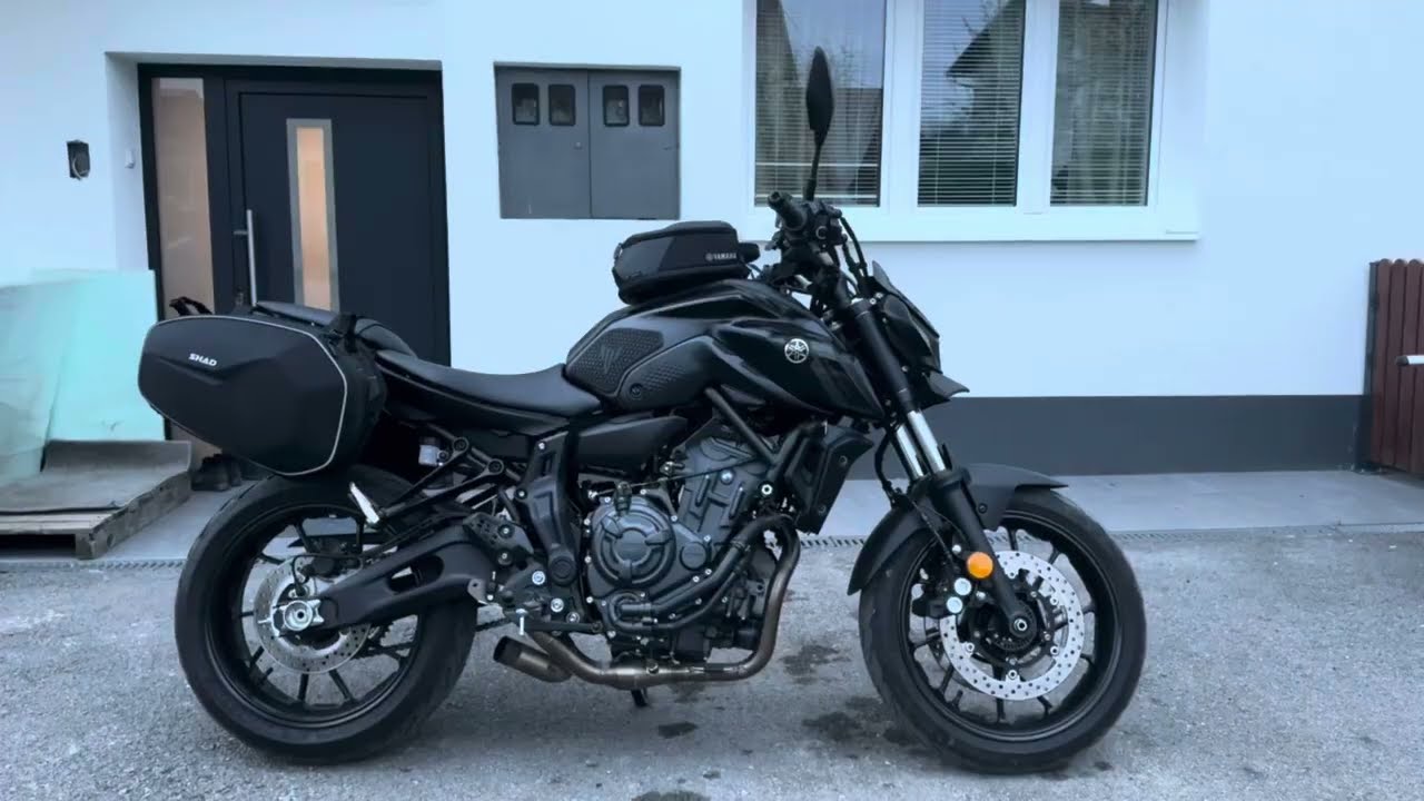 Motorcycle side bags ( saddlebags) SHAD E48 and bag holder quick installation on Yamaha MT07.