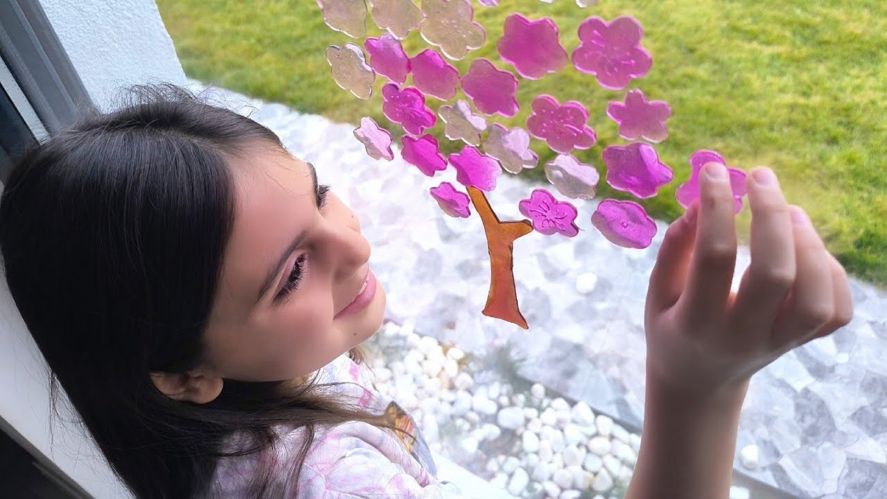 Cama jel Sticker Yapıştırıyoruz | Çocuklar için Ela ve Ceyla 