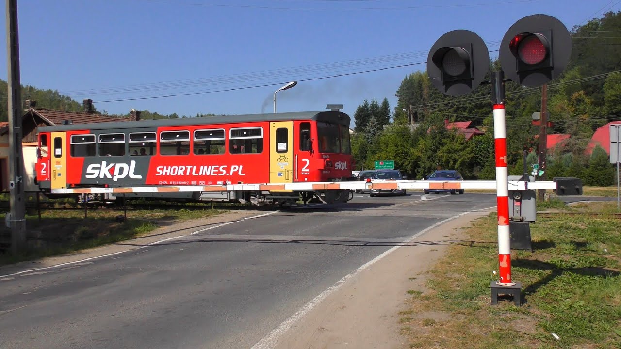 [4K] Przejazd kolejowy, Uherce Mineralne DW895 | Polish railroad crossing