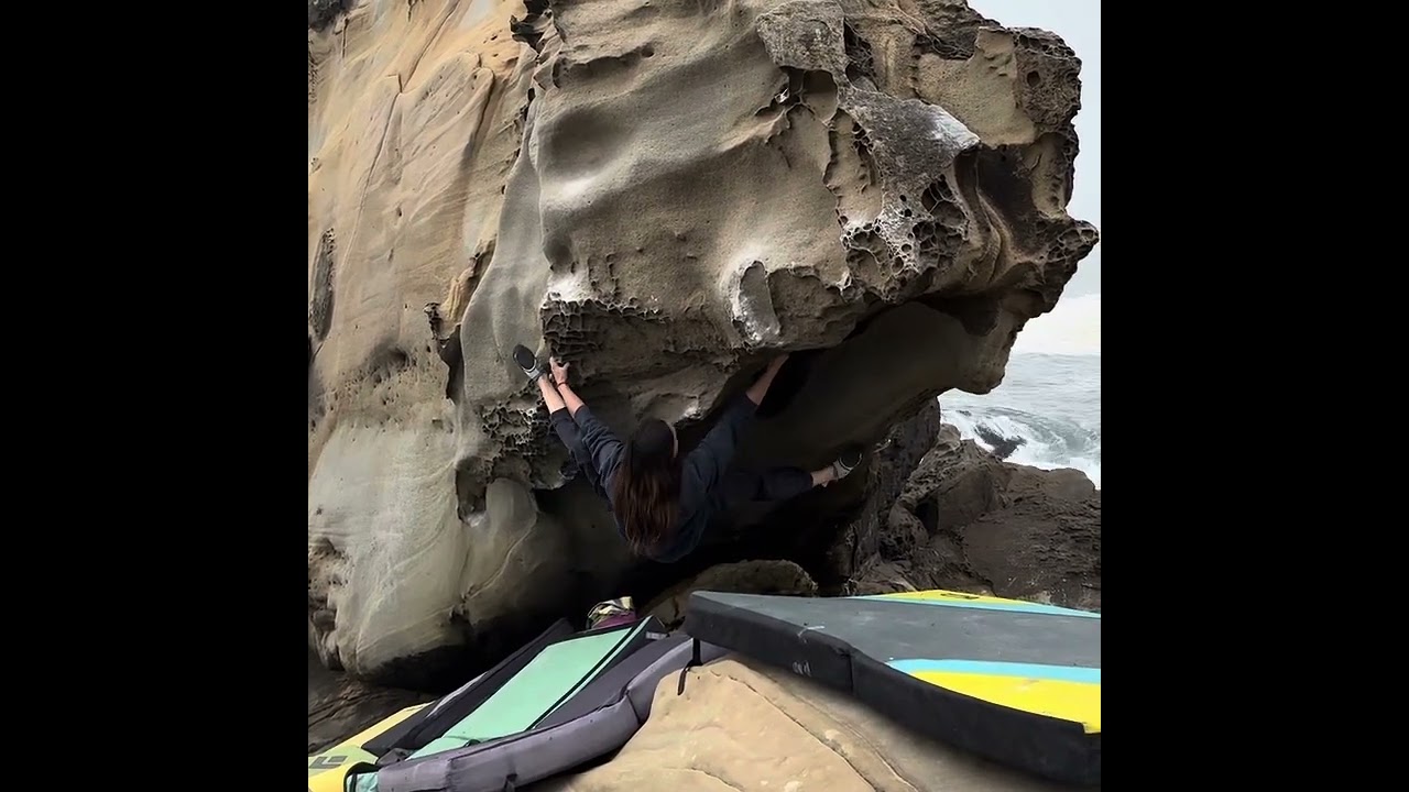 Triceratops Low (V5-6) - Secrets, Salt Point Bouldering