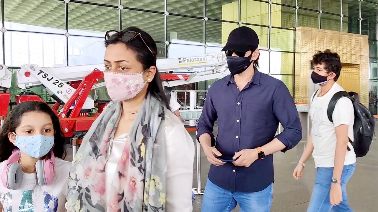 Nani Mahesh Babu DASHING Entry With Family - Wife, Daughter And Son At Mumbai Airport!