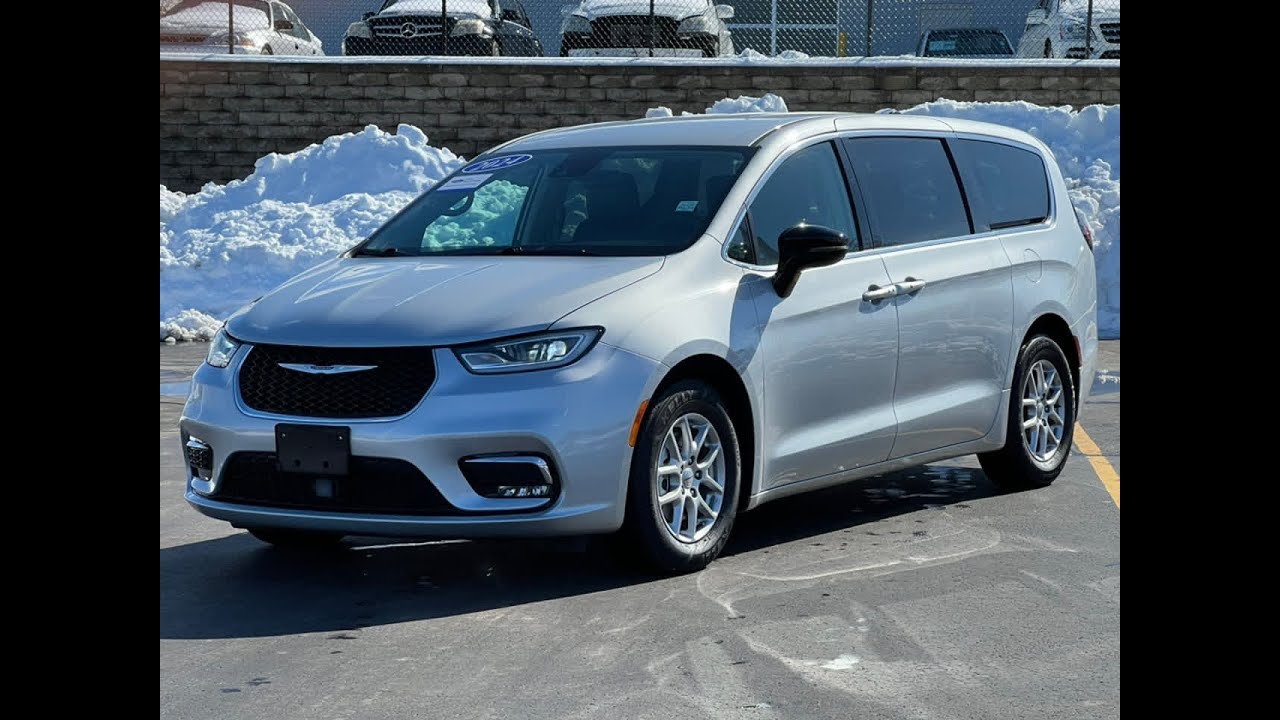 2024 Chrysler Pacifica Touring L Traverse City, Kalkaska, Charlevoix, Gaylord, Manistee MI