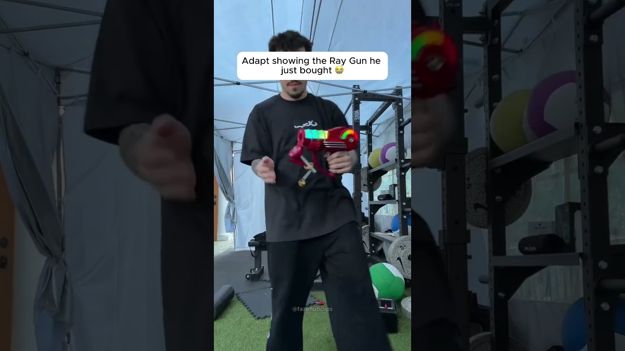 Adapt proudly showing the Ray Gun he just bought 😭 #fazeadapt #callofdutyzombies