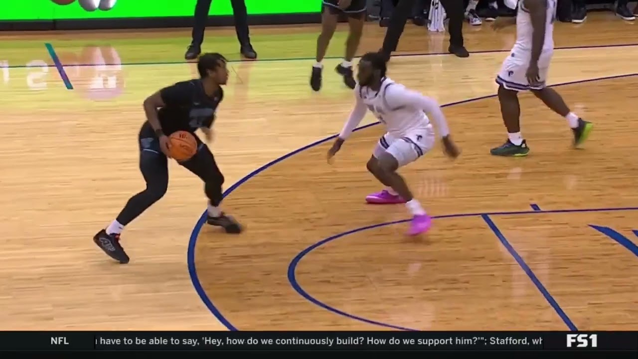 Eric Dixon Scores 32 of Villanova's 59 Points Against Seton Hall