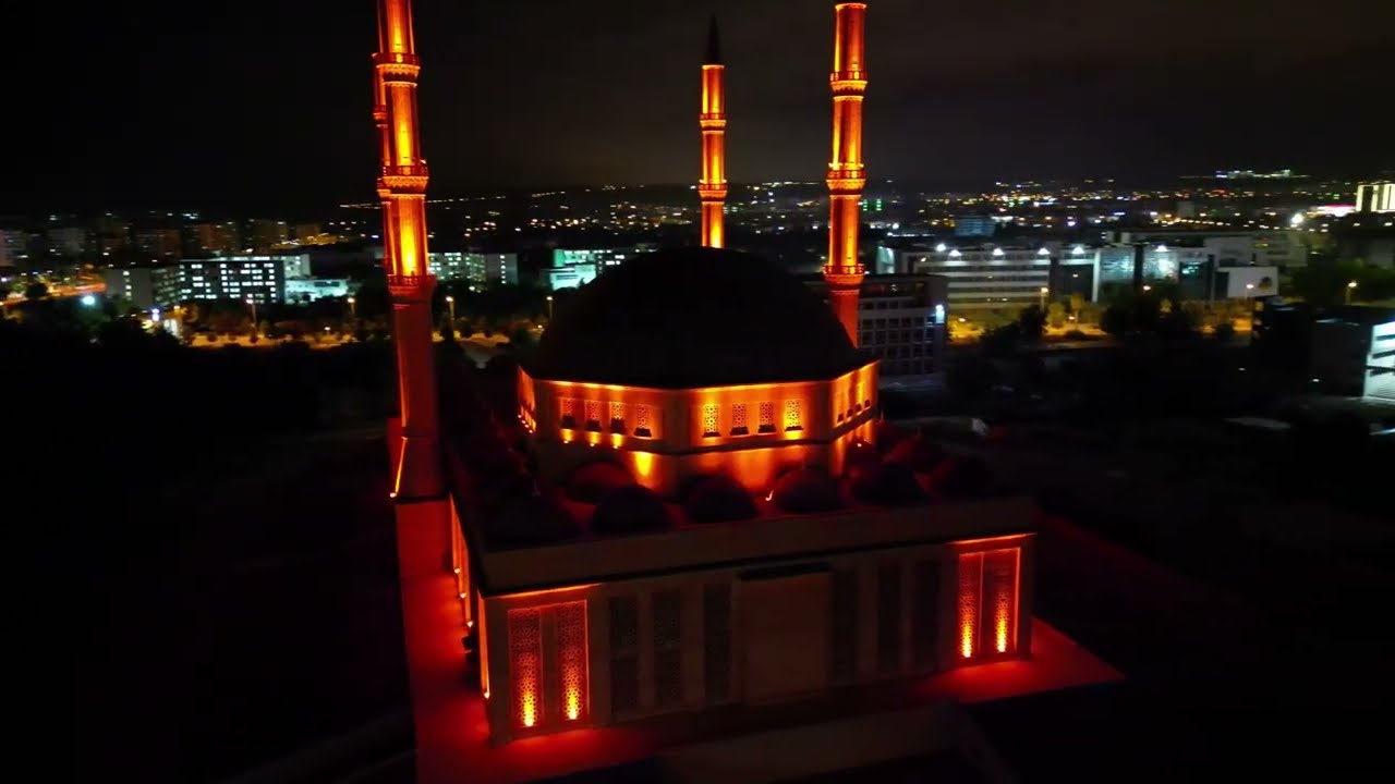 Aerial Serenity: Turkish Mosque Majesty from Above Небесная гармония: Турецкая мечеть с высоты дрона