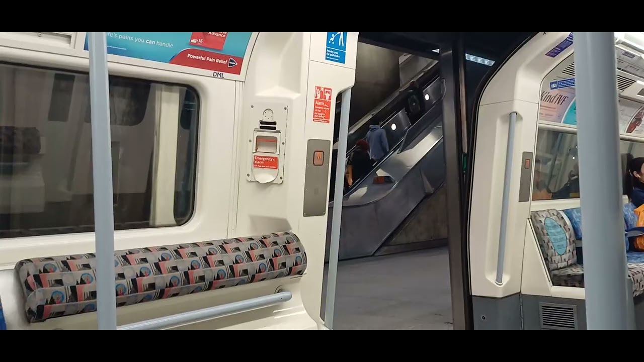Jubilee line's Famous sound! (Waterloo - Canning Town)