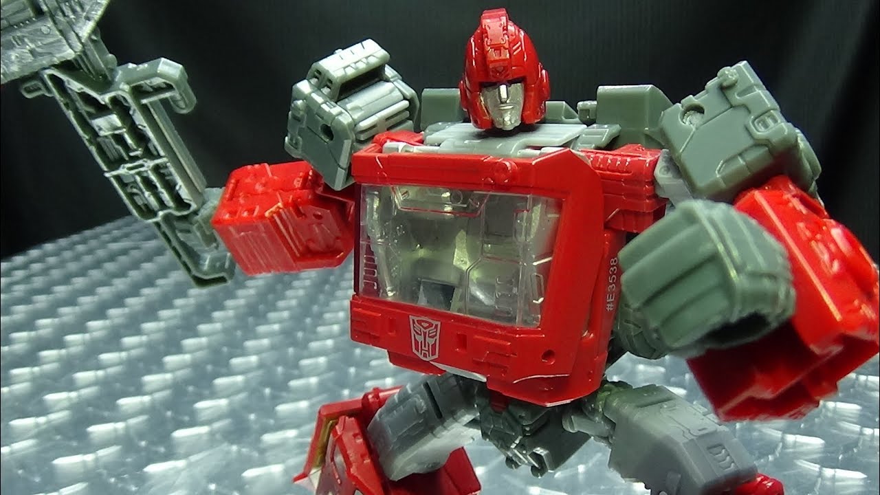 Siege Deluxe IRONHIDE: EmGo's Transformers Review N' Stuff