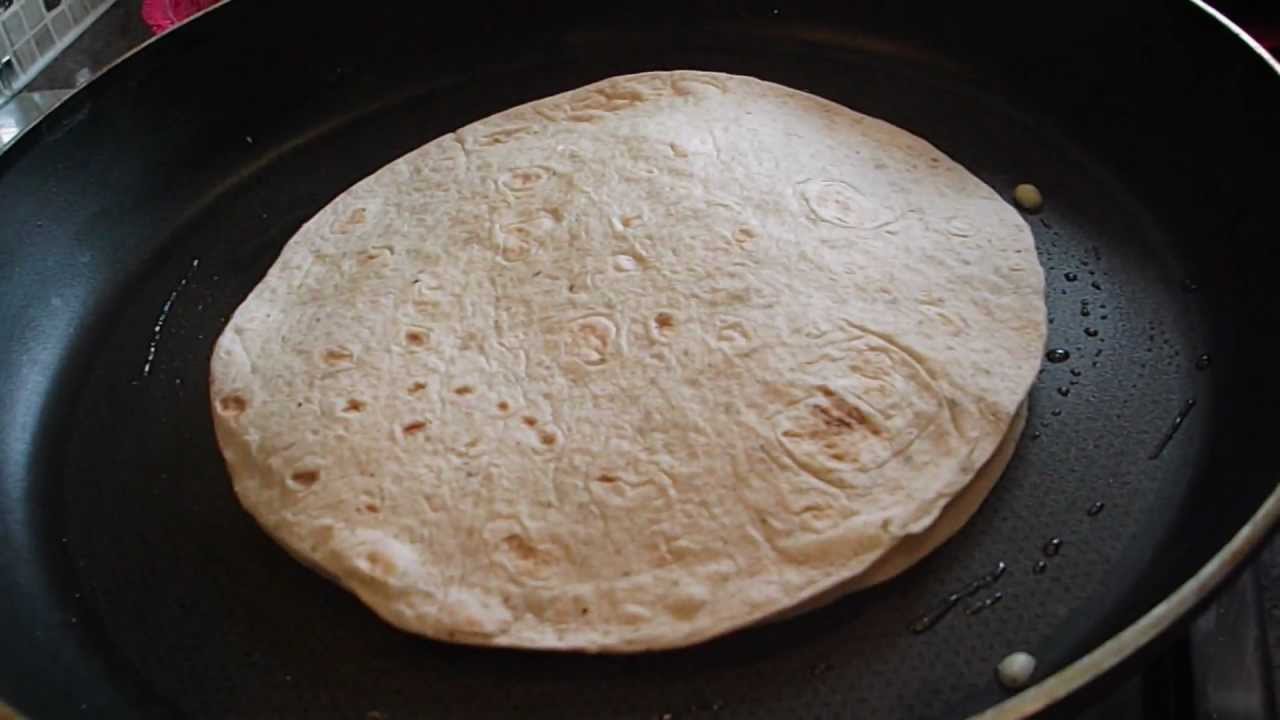 How to make Tortilla Pizza Snack with a Quick and Easy Red Sauce Recipe
