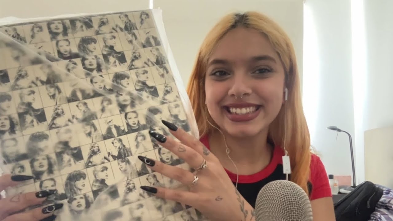 ASMR TAPPING UÑAS LARGAS MERCH TAYLOR SWIFT| SOFIWI
