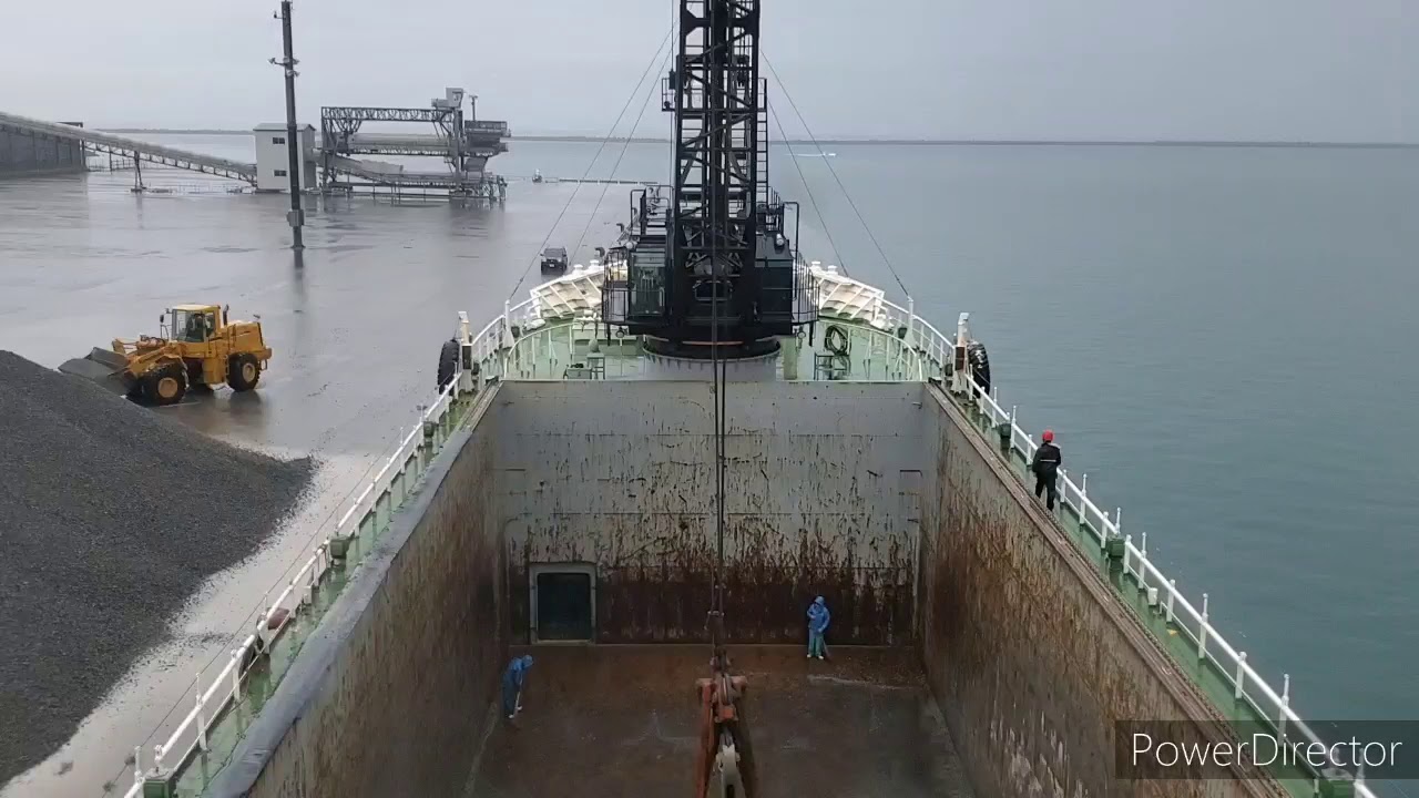 ガット船　放り揚げ荷役