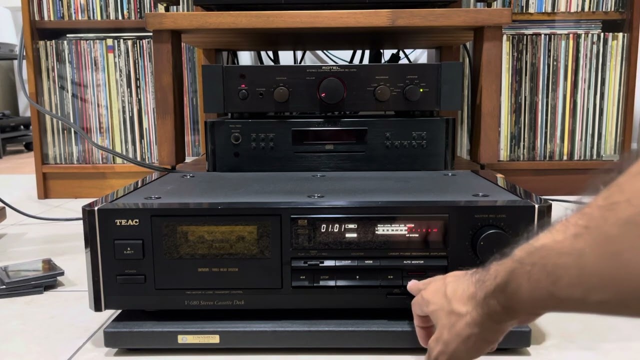 TEAC V-680 stereo cassette deck