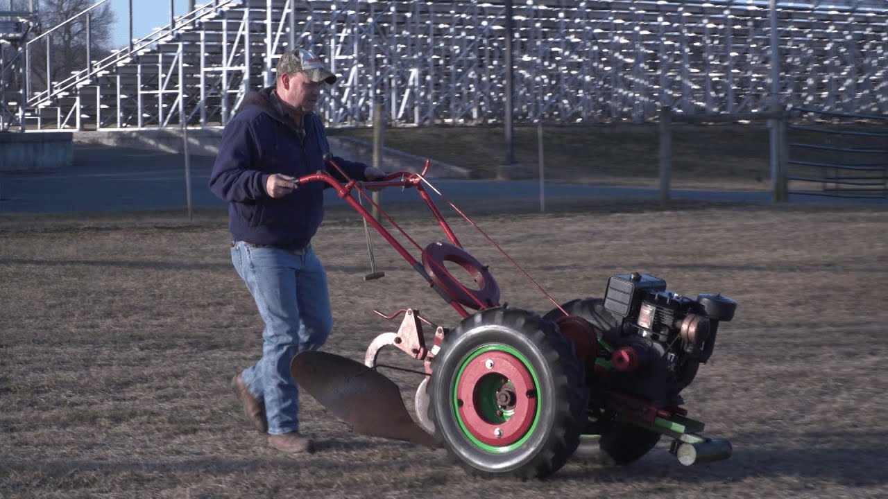 Садовый трактор всего с двумя колёсами! Это выдающийся мотоблок Дэвида Брэдли 1956 года!