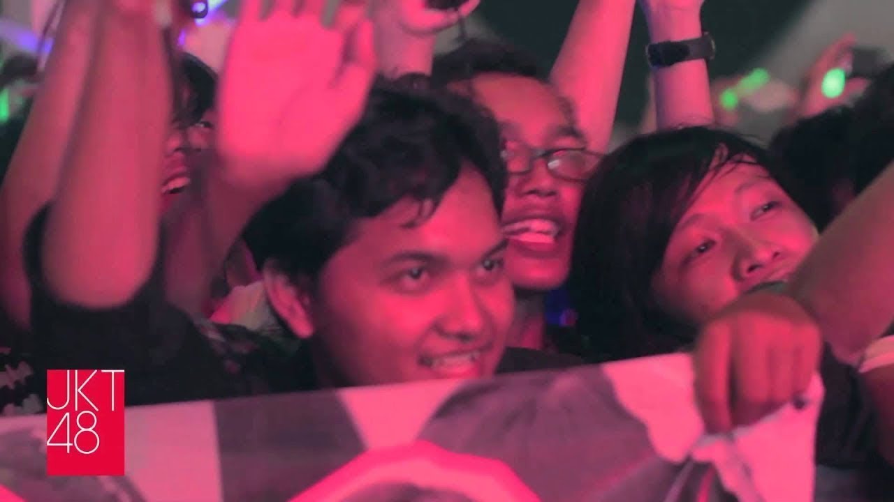 ‪JKT48 live performance: Jakarta Little Tokyo Ennichisai 2012