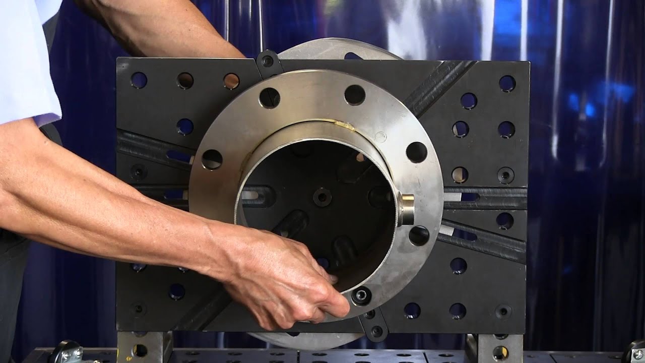 Universal Flange and Pipe Fixture holds standard ASME / ANSI / DIN flanges.