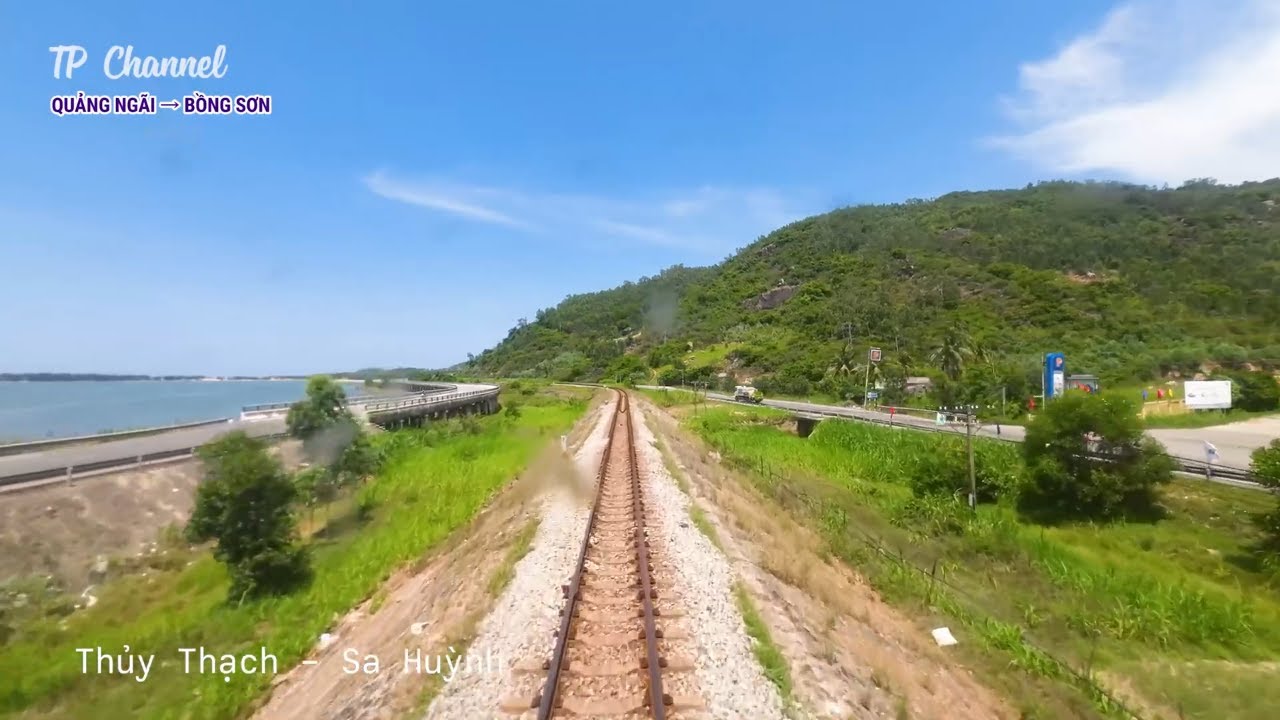 NGẮM CẢNH HÀNH TRÌNH ĐẦU MÁY TÀU HOẢ TỪ GA QUẢNG NGÃI ĐI GA BỒNG SƠN (BÌNH ĐỊNH) | TP CHANNEL