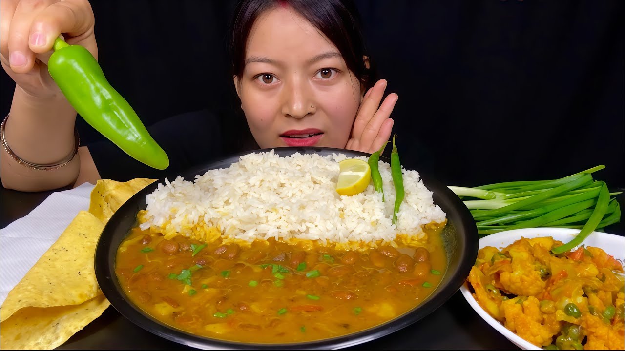 EATING YUMMY RAJMA CHAWAL | ALOO GOBHI MATAR KI SABJI | SPRING ONION | PAPAD | BIG CHILLI #rtm1997 