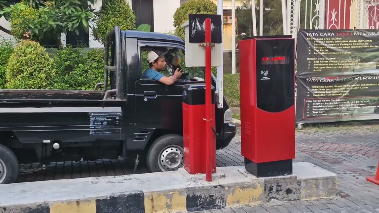 Boom Gate Simprug Garden