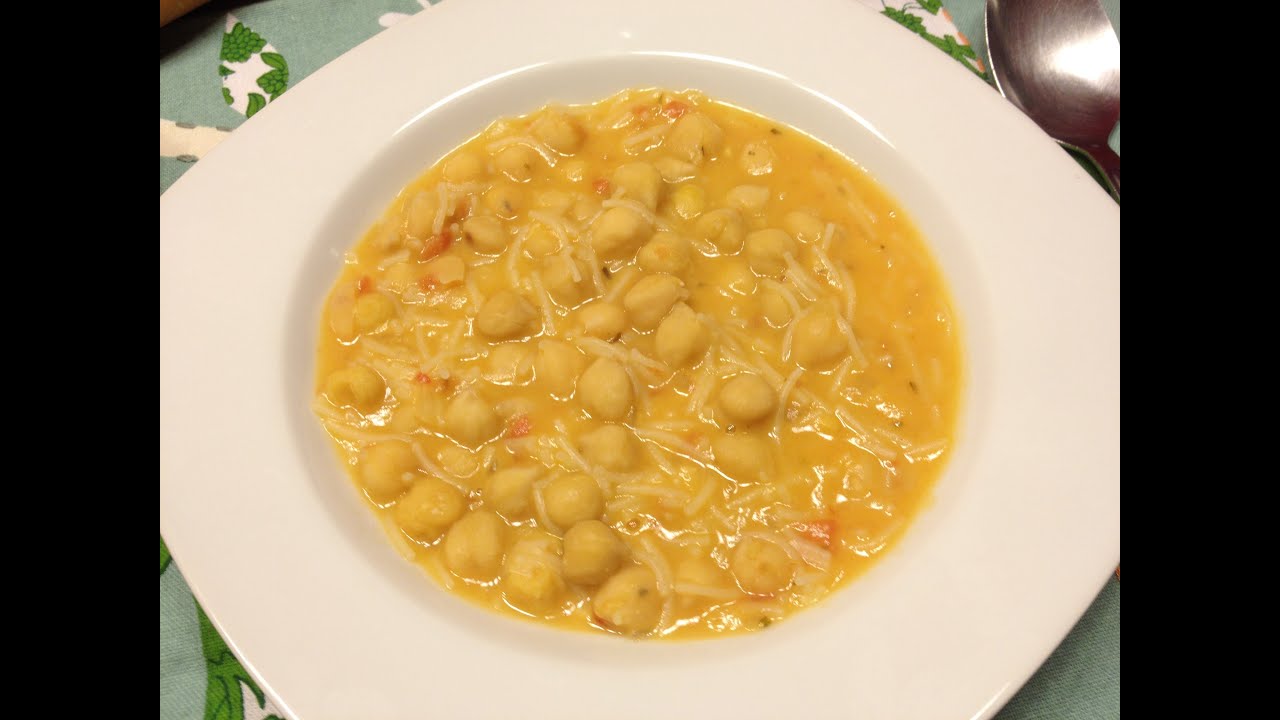 Guiso de garbanzos con fideos