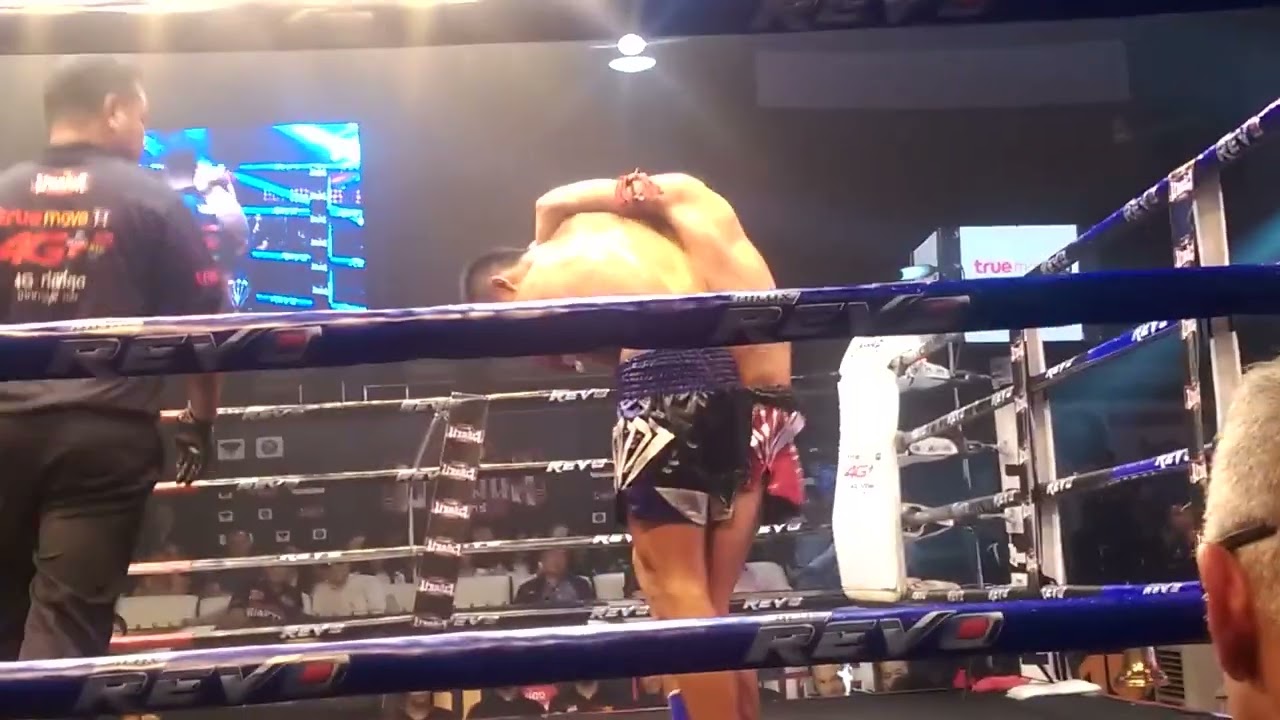 Watching Muay Thai ringside at Rangsit Stadium