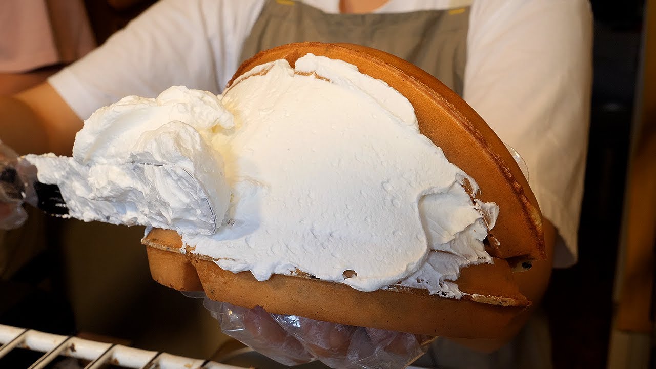 우유 생크림 와플 / waffle with milk cream / korean street food
