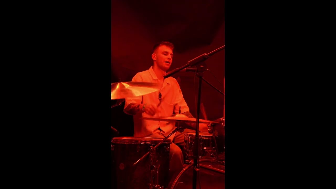 VALENTIN PREKRASNYI - UNDGRND DANYA NE UMEET