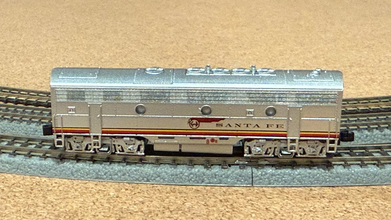 AZL 63001-x ATSF Santa Fe F7 B Locomotive Test at z.scale.hobo 10.07.2024