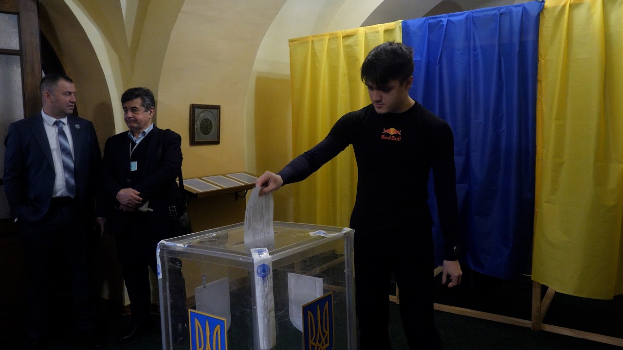Як в одному з університетів Житомира обирали ректора: скільки прийшло голосувати, що кажуть виборці
