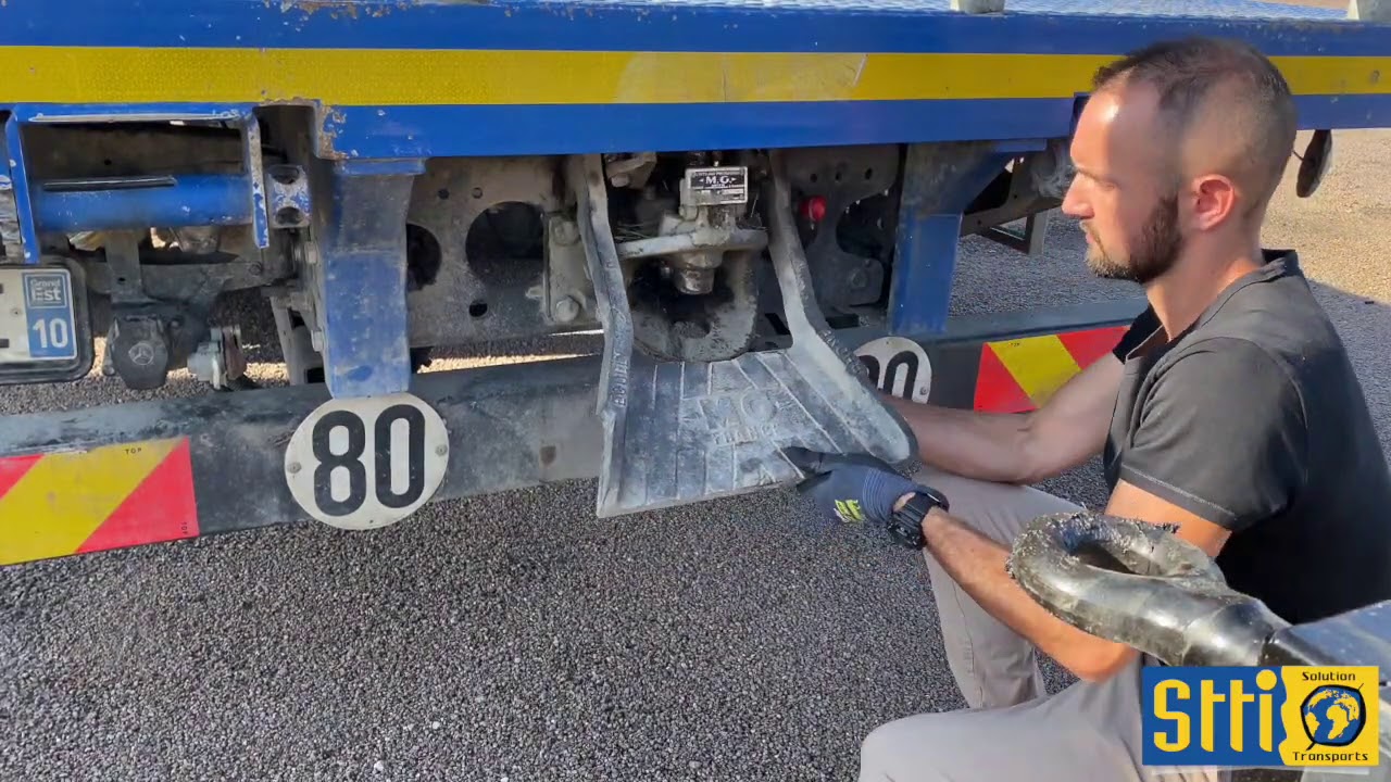 Attelage d'un porteur avec crochet d'attelage MG [Transport Routier]