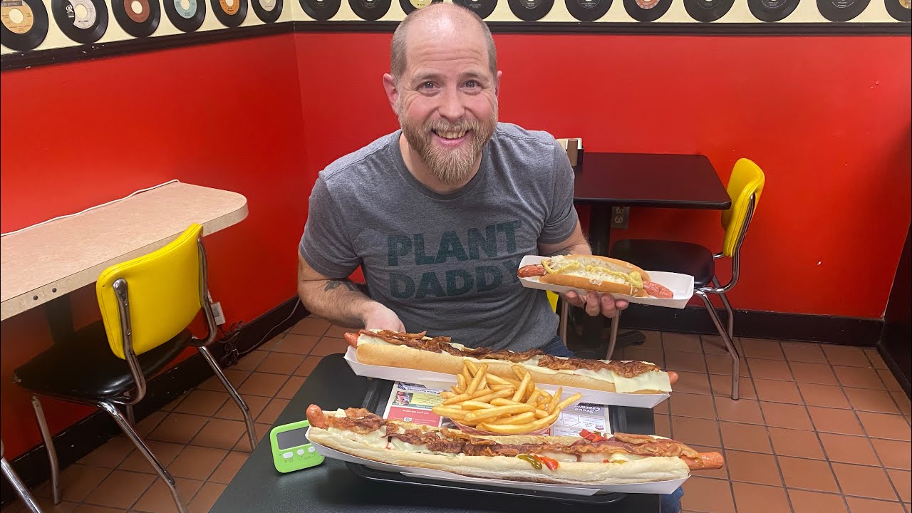 4 FOOT Hot Dog 🌭 20 Minute Challenge! Man vs food!