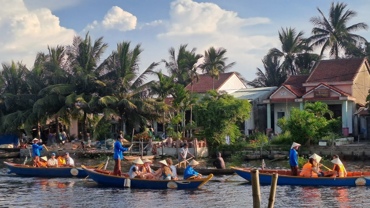 Wooden Boat Adventure on Coco River, Vietnam&rsquo;s Most Peaceful Escape!