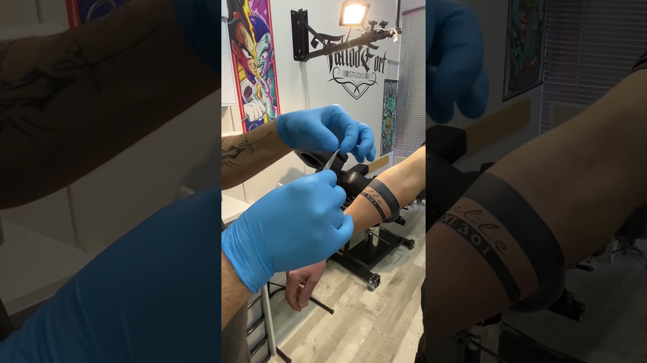 Pas&oacute; a Paso c&oacute;mo se Cambia un Parche de tatuaje