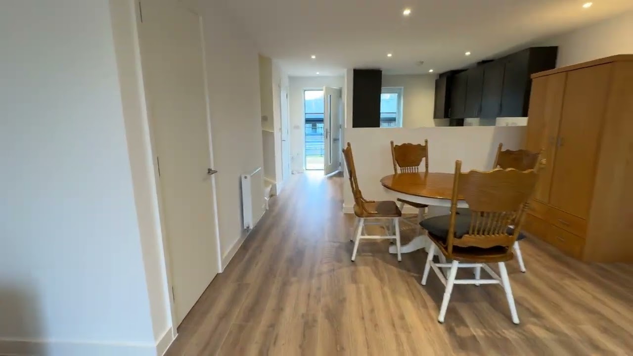 Manchester - 3 bedroom house to rent in Castle Irwell