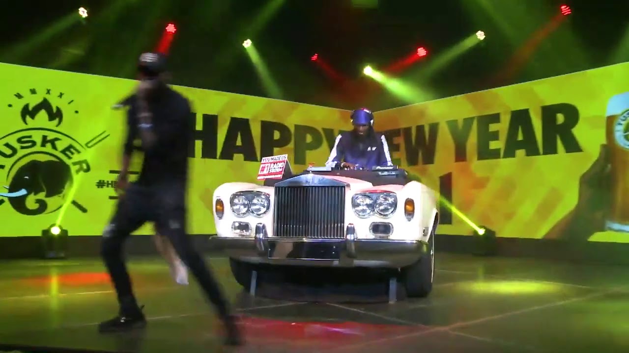Mc Fullstop And Dj Smarsh Juggling Live At Choma 2020 New Years Party. #Choma2020