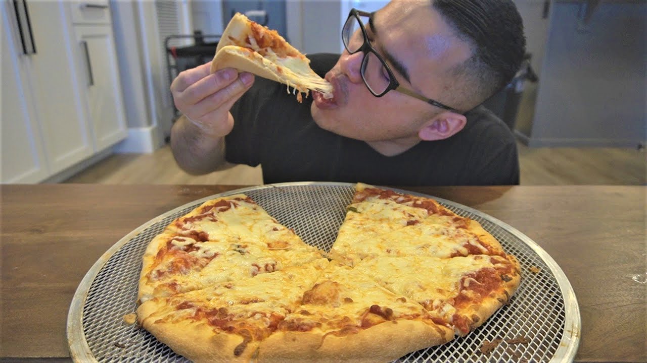 The Perfect CLASSIC CHEESE PIZZA.