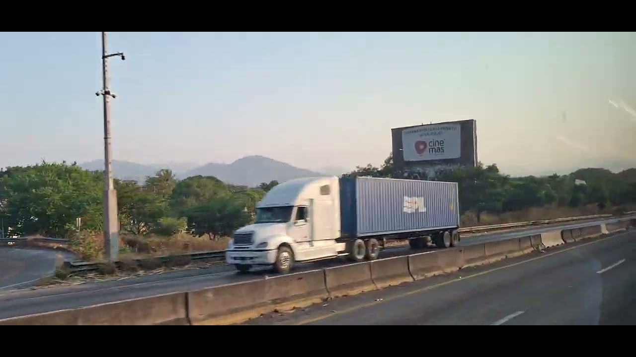 ENTRANDO A LA CENTRAL AUTOBUSES DE COLIMA EN SUR DE JALISCO