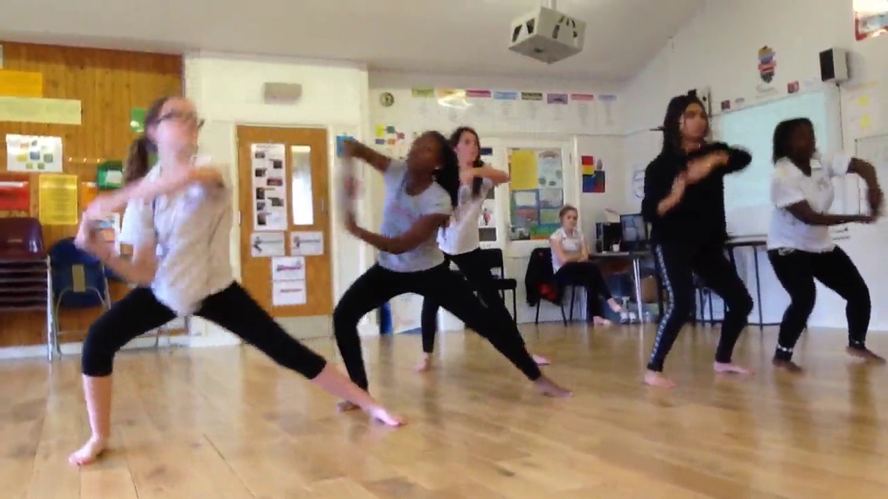 GCSE Dance year 10 choreography using A Linha Curva motifs Group 1