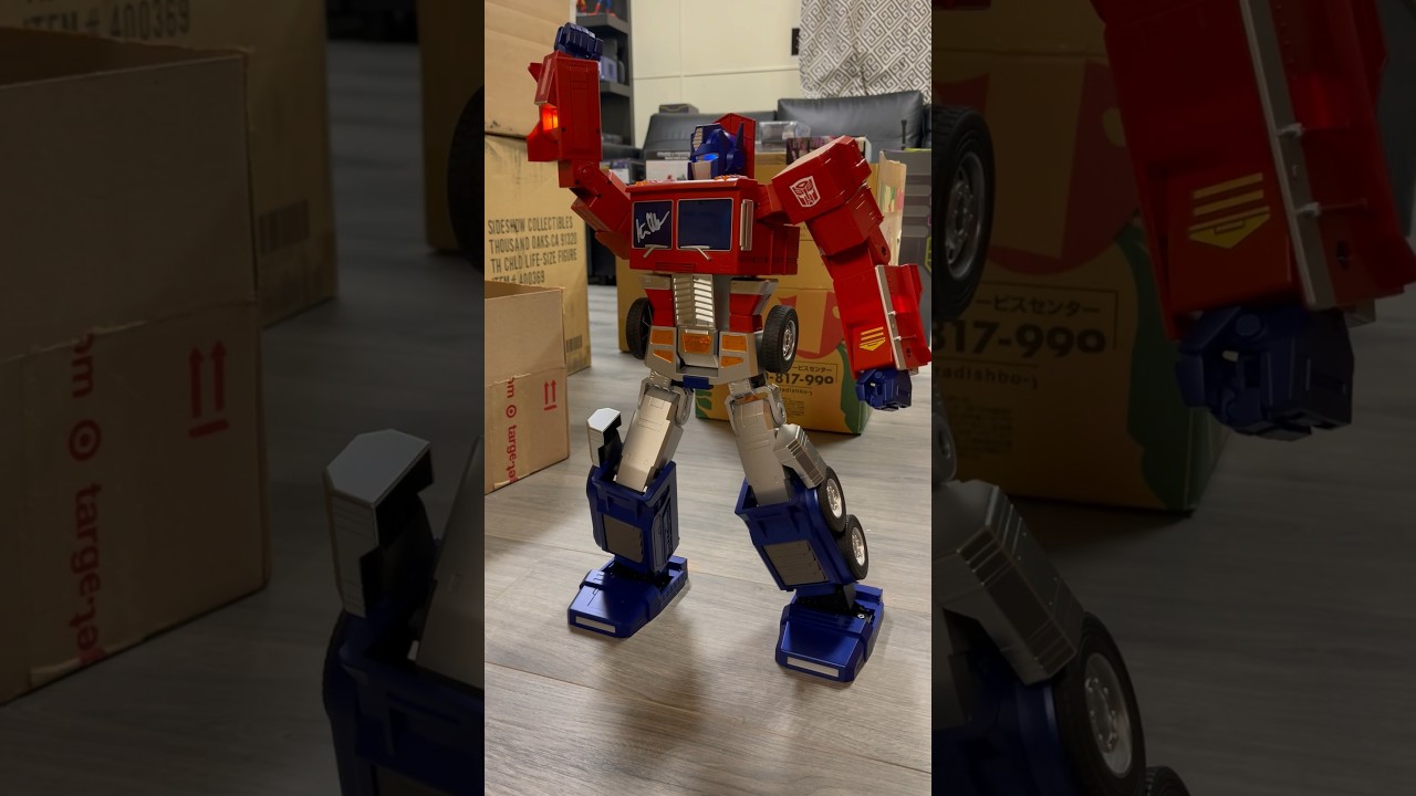 Robosen Optimus Prime start up!  This thing is 🔥🔥🔥