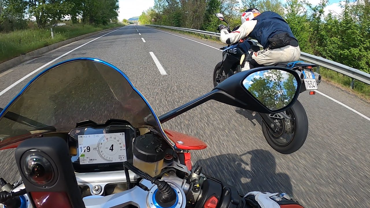 Supermotard VS Panigale V4S