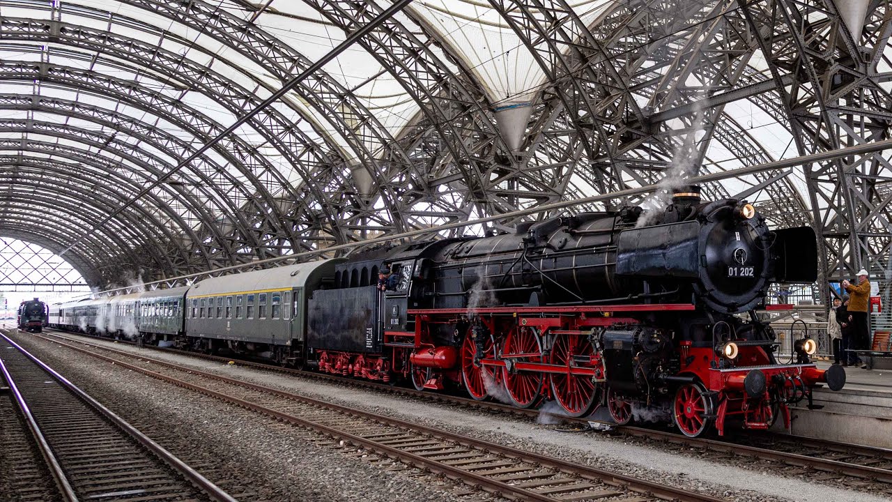 D-Zug "Elbflorenz" 2019 mit 01 202 und 11 D-Zugwagen von Dresden nach Berlin