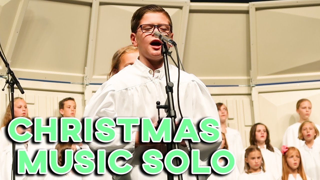 EIGHT YEAR OLD KID SINGS AMAZING SOLO DURING CHRISTMAS CONCERT | STANDING OVATION
