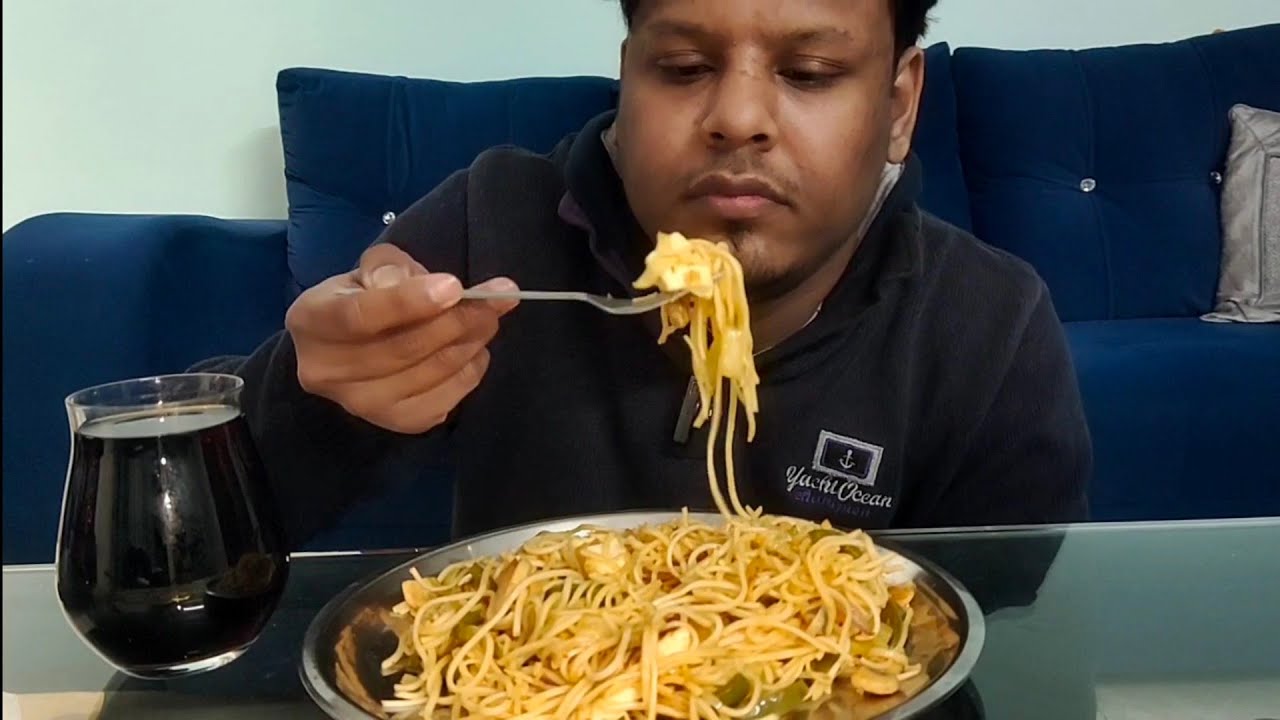 Tasty 😋 Mix Veg Chowmein With Cold Drink 🍷
