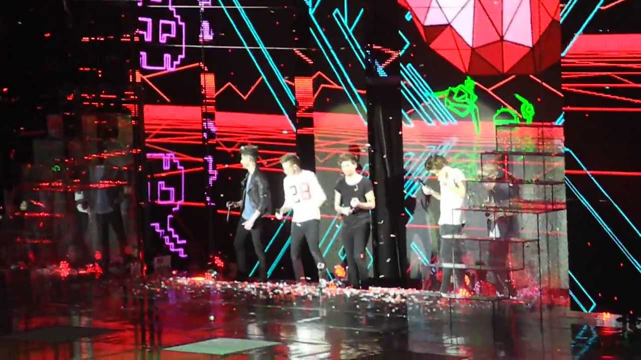 One Direction - 'Kiss You' in Berlin 05/11/13